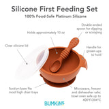 Infographic of Bumkins Silicone First Feeding Set: 100% food-safe platinum silicone, clear silicone lid, suction base, double-ended spoon.