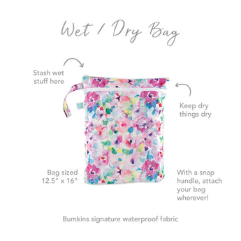 Infographic of Bumkins Wet/Dry Bag: Bumkins signature waterproof fabric, stash wet stuff, keep dry things dry, snap handle.