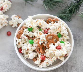 Festive Popcorn Delight: Quick & Easy Holiday Mix