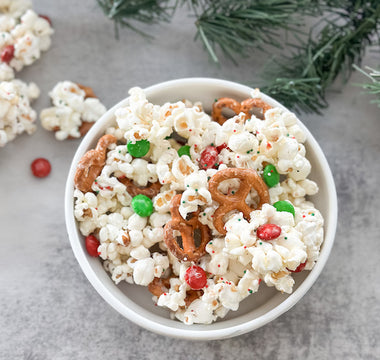 Festive Popcorn Delight: Quick & Easy Holiday Mix