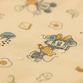 Close-up of water droplets on a Bumkins Snack Bag 4 Pack: Mickey + Minnie Mouse Brunch Bunch.