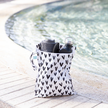 The Bumkins Wet Bag + Clear Travel Bag 3 Pack Set: Hearts keeps towels & bottles organized for on-the-go parents by the pool.