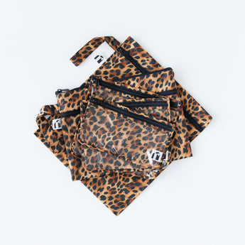 Roamio by Bumkins The Commuter Deluxe 5-Piece Set: Leopard lays stacked on a white background.