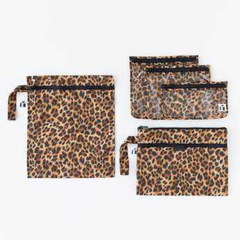 Roamio by Bumkins The Commuter Deluxe 5-Piece Set: Leopard is neatly arranged on a white background.