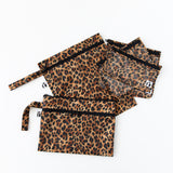 Roamio by Bumkins The Commuter Deluxe 5-Piece Set: Leopard is messily arranged on a white background.