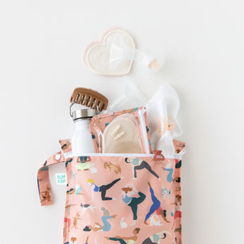 Bumkins Wet Bag: Yoga Pals holds a water bottle, breast pump parts, nursing pads & baby essentials on a white background.