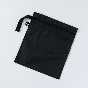 Roamio by Bumkins Wet Bag: Rich Black rests flat on a white background.