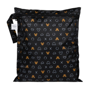 Bumkins Wet Bag: Minnie Mouse Icon Black + White is a black zippered waterproof pouch featuring Minnie Mouse silhouettes and white designs.