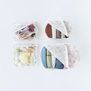 The Bumkins Palm Daze set includes 2 packing cubes and 3 clear travel bags to organize clothes, makeup, and toiletries.
