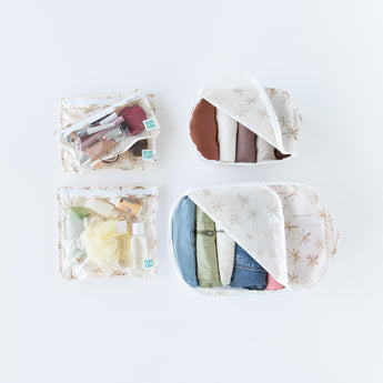 The Bumkins Palm Daze set includes 2 packing cubes and 3 clear travel bags to organize clothes, makeup, and toiletries.